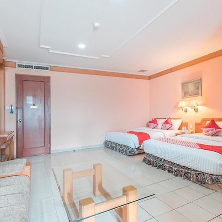 Oyo 671 Hotel Capitol Jakarta Buitenkant foto