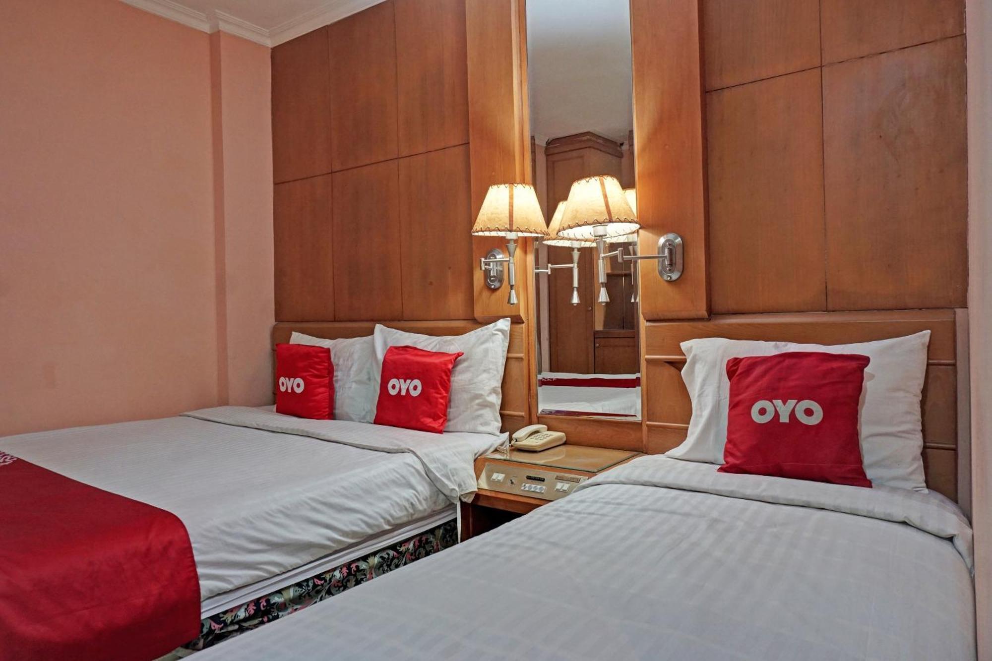 Oyo 671 Hotel Capitol Jakarta Buitenkant foto