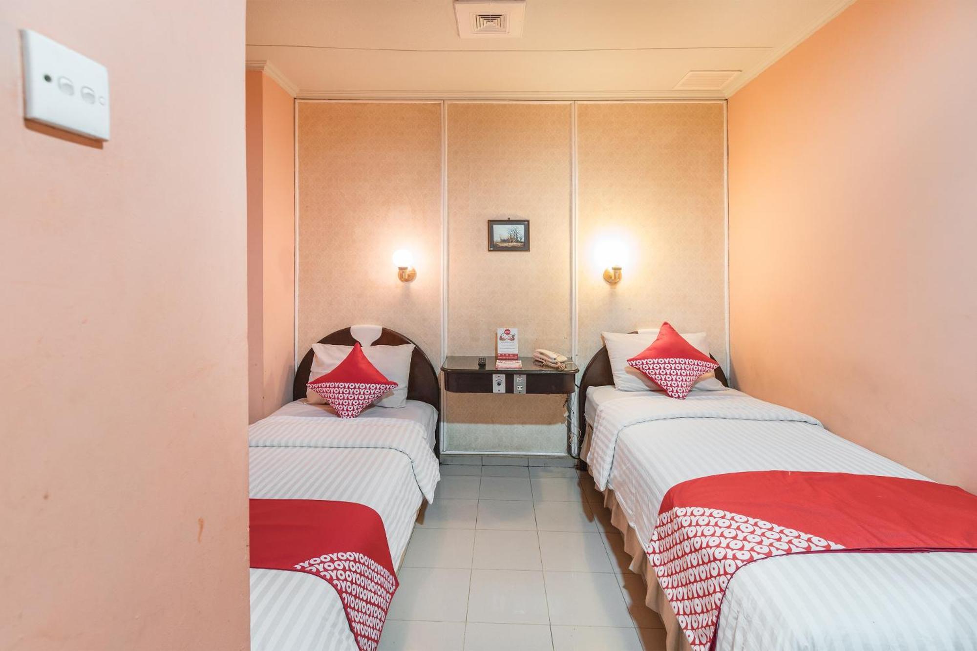 Oyo 671 Hotel Capitol Jakarta Buitenkant foto