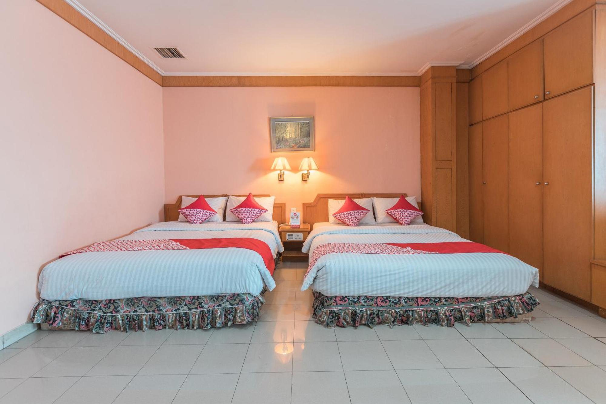 Oyo 671 Hotel Capitol Jakarta Buitenkant foto