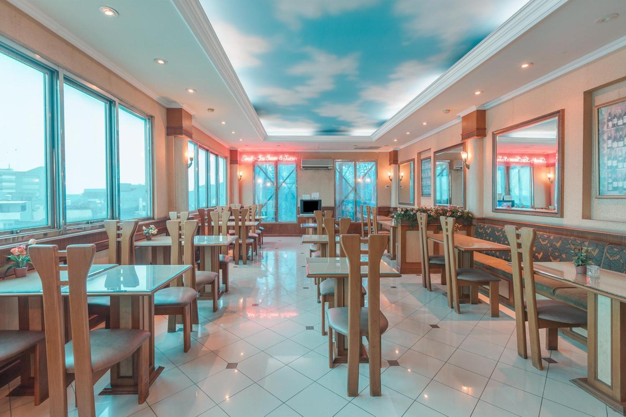 Oyo 671 Hotel Capitol Jakarta Buitenkant foto