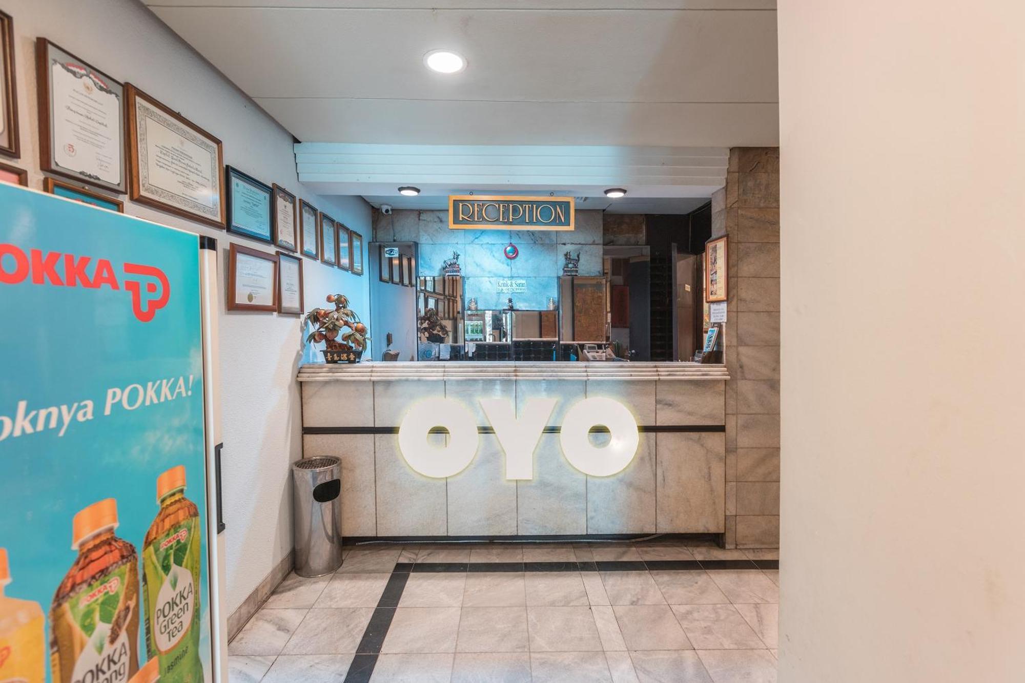 Oyo 671 Hotel Capitol Jakarta Buitenkant foto