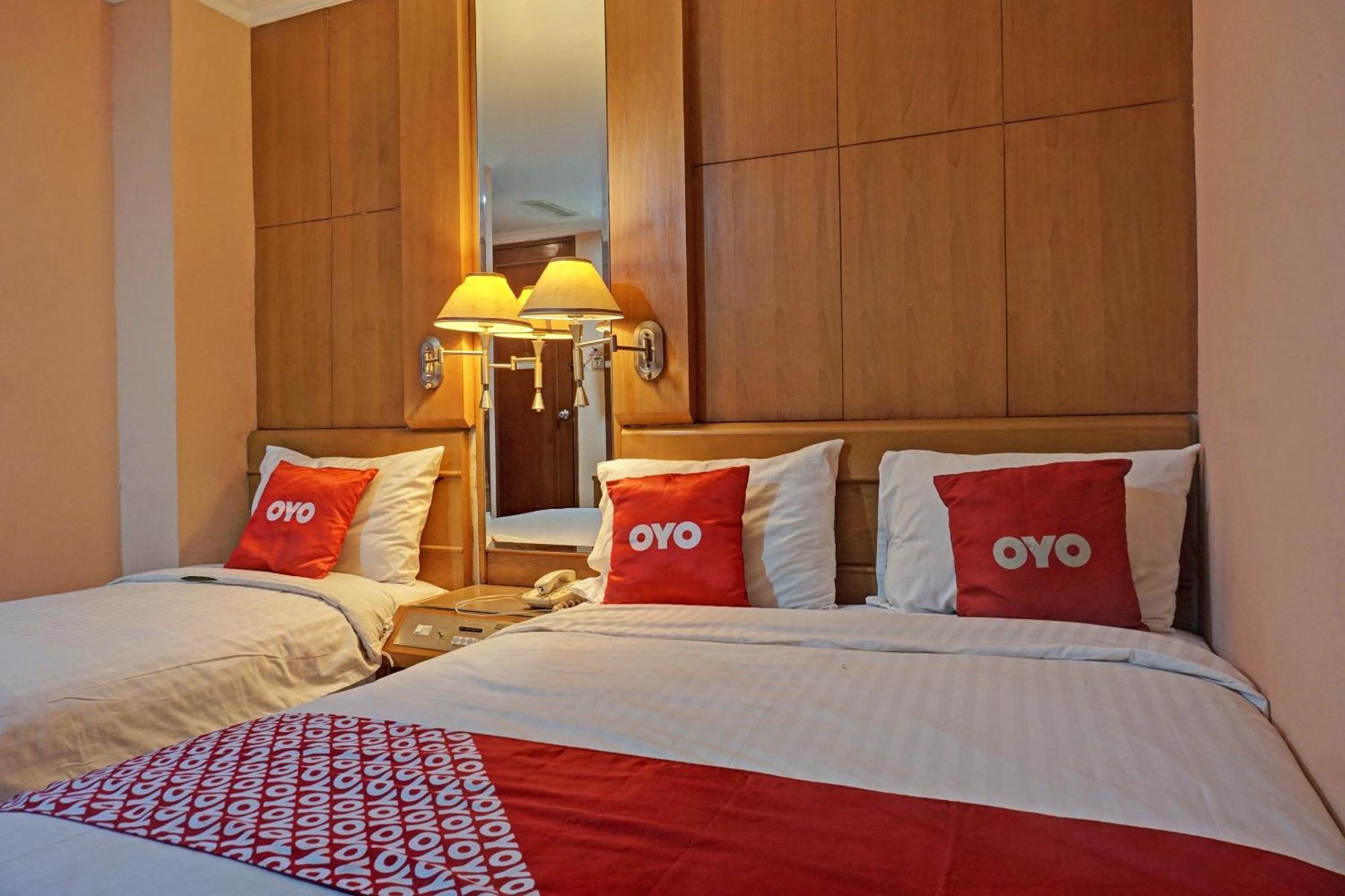 Oyo 671 Hotel Capitol Jakarta Buitenkant foto
