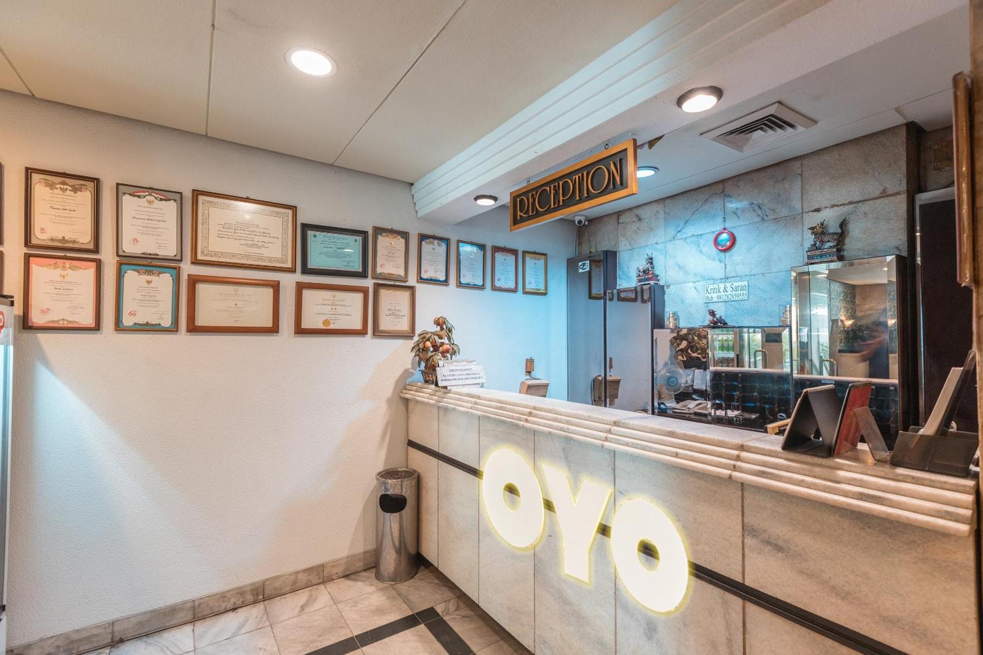 Oyo 671 Hotel Capitol Jakarta Buitenkant foto