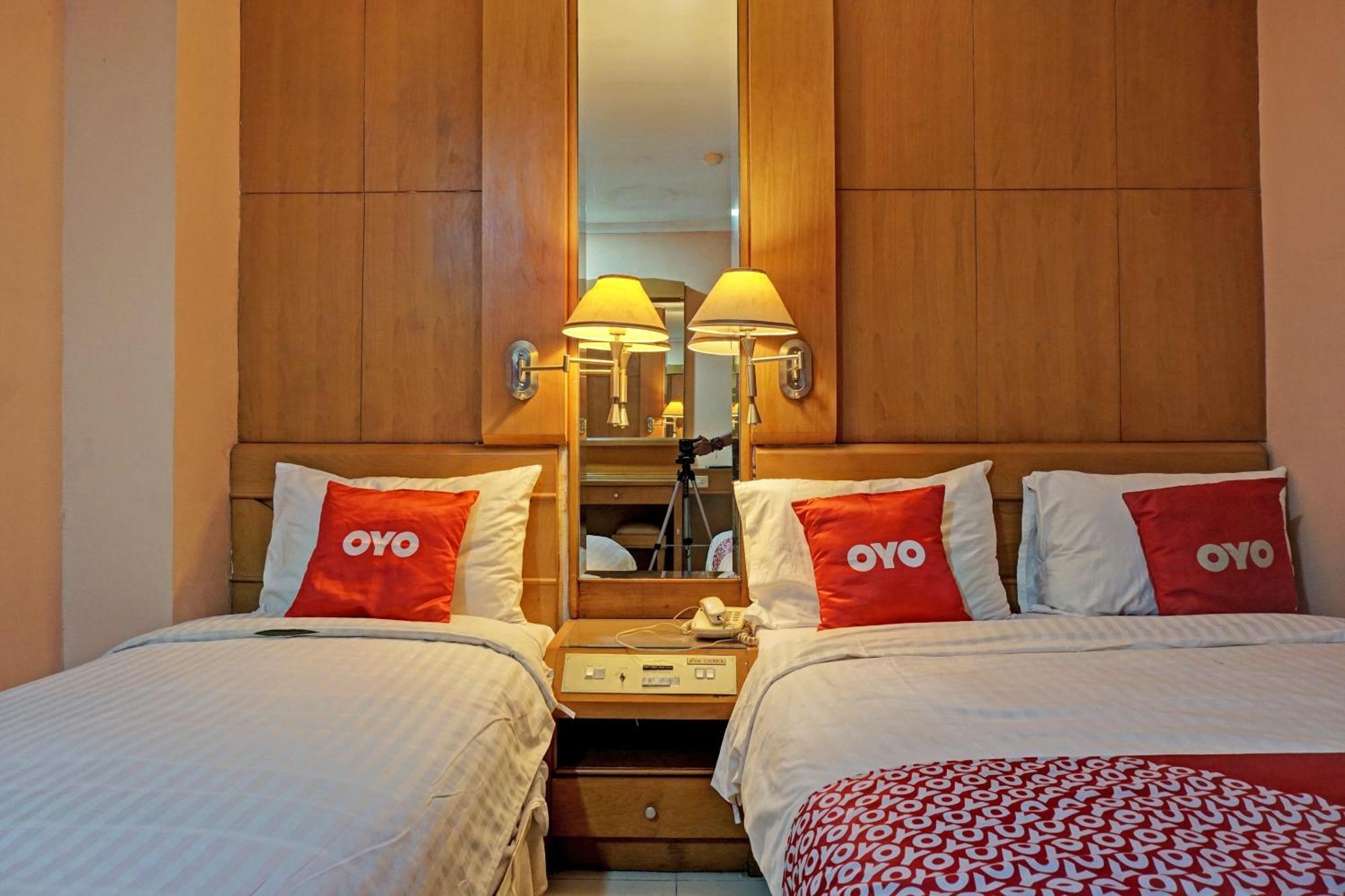 Oyo 671 Hotel Capitol Jakarta Buitenkant foto