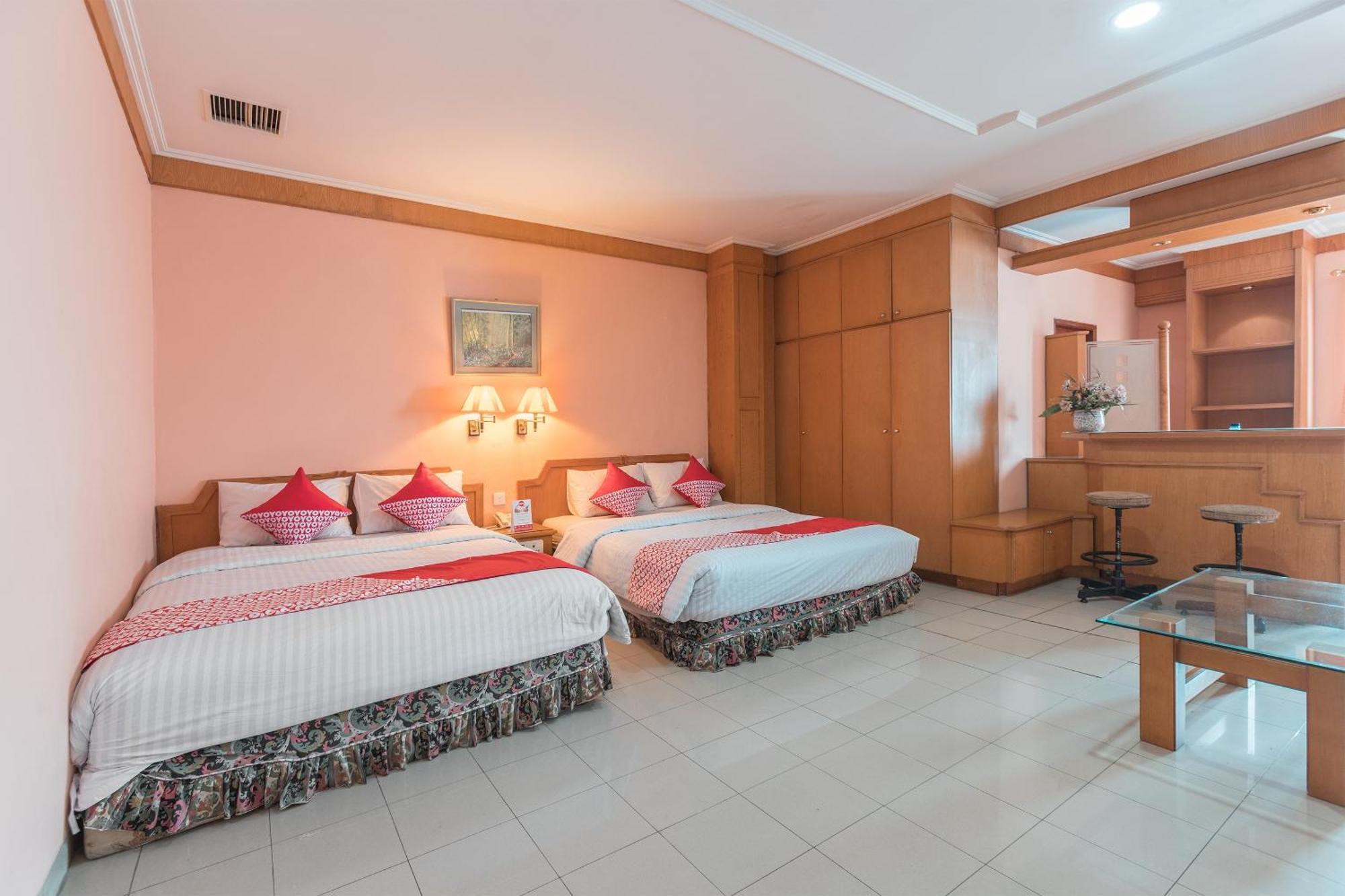Oyo 671 Hotel Capitol Jakarta Buitenkant foto
