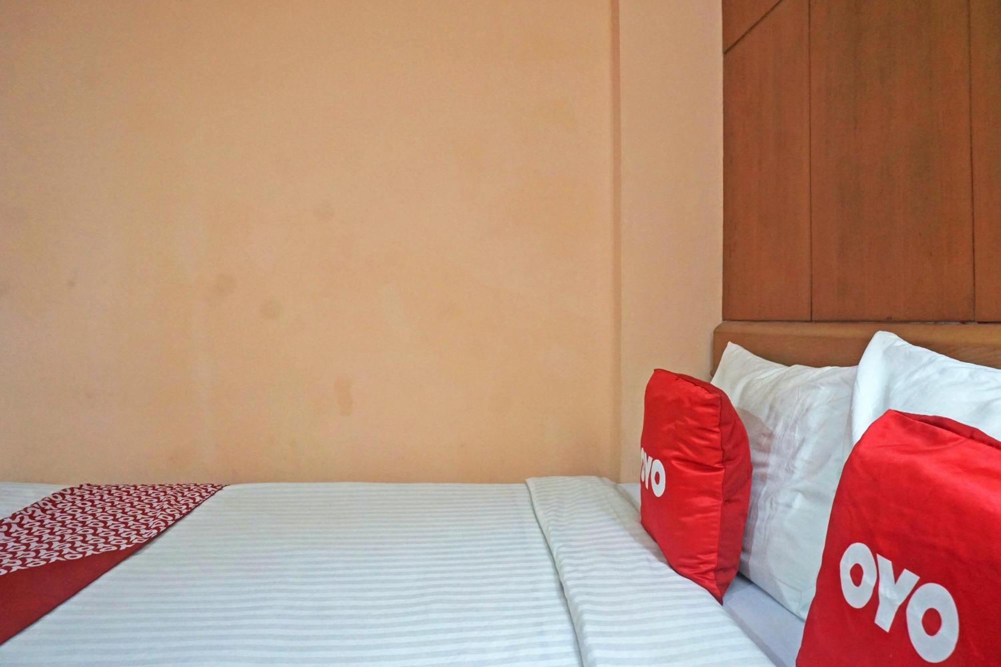 Oyo 671 Hotel Capitol Jakarta Buitenkant foto