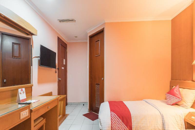 Oyo 671 Hotel Capitol Jakarta Buitenkant foto
